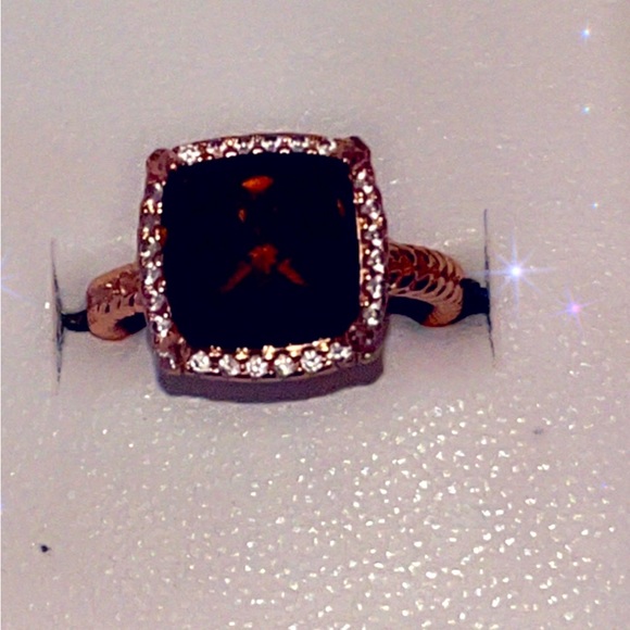 Size 8 garnet ring - Picture 1 of 3